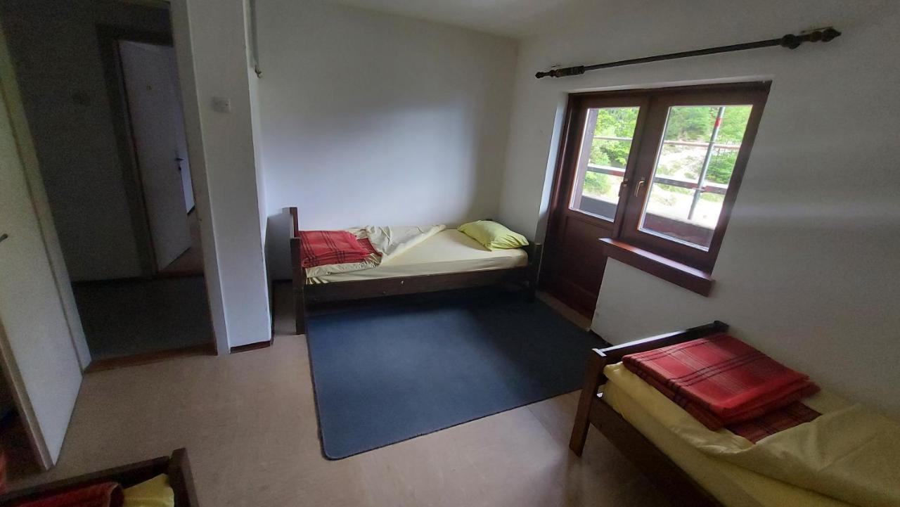 Hostel Ticarjev Dom At Vrsic Pass Soča Exterior foto