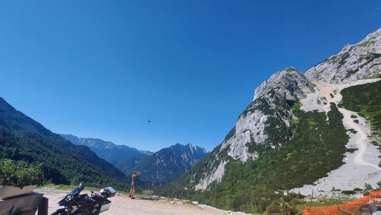 Hostel Ticarjev Dom At Vrsic Pass Soča Exterior foto