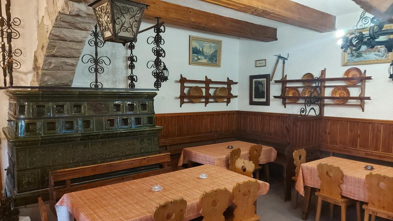 Hostel Ticarjev Dom At Vrsic Pass Soča Exterior foto