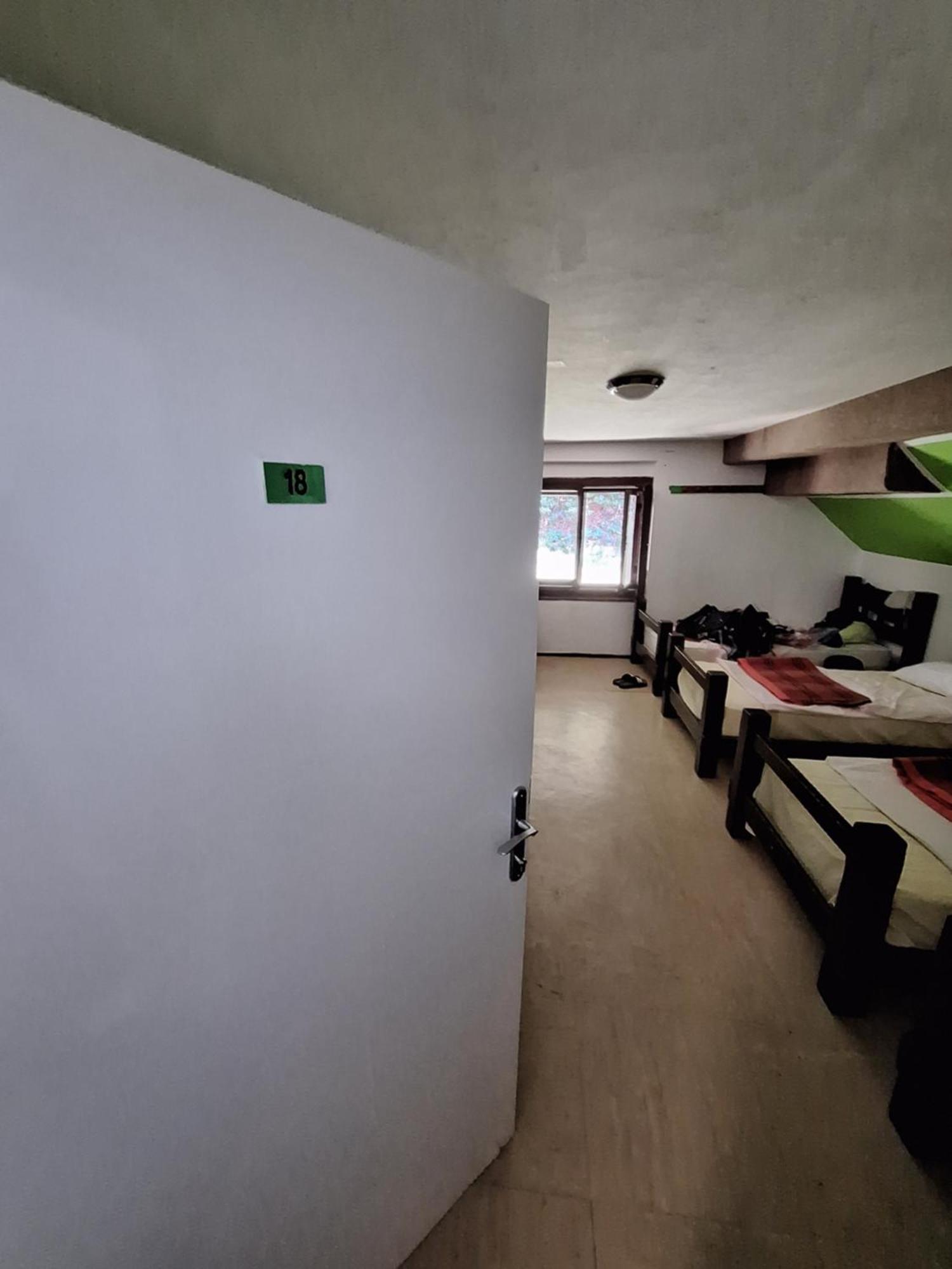 Hostel Ticarjev Dom At Vrsic Pass Soča Exterior foto