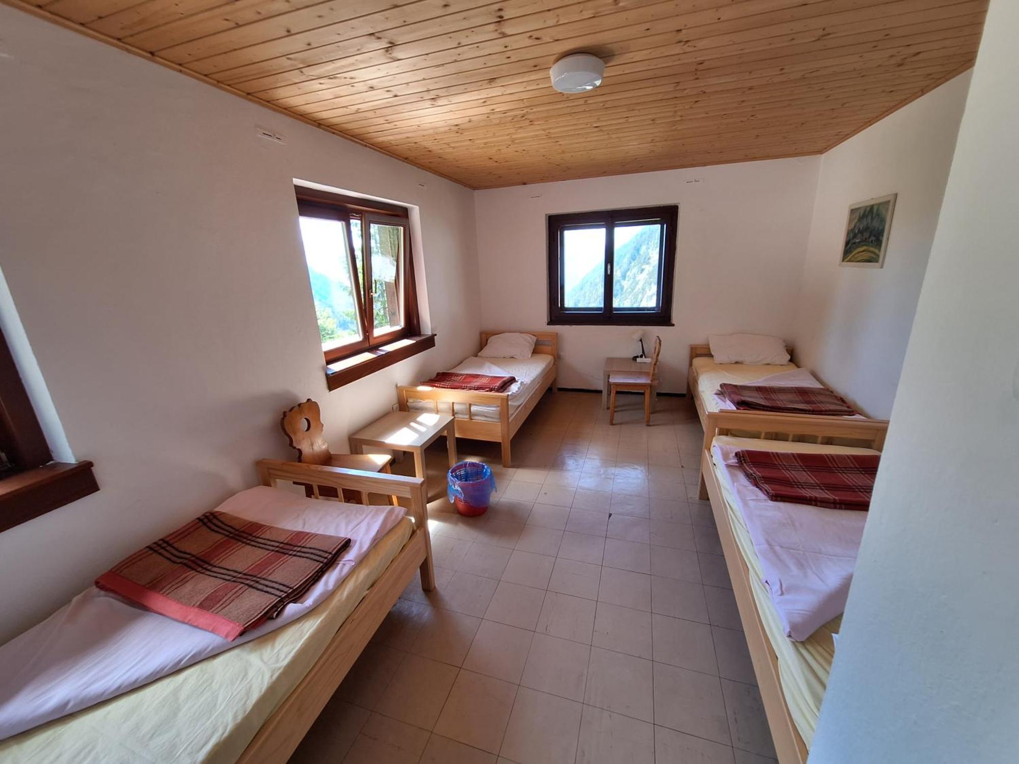 Hostel Ticarjev Dom At Vrsic Pass Soča Exterior foto